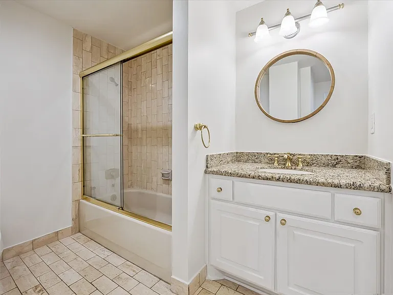 21 Briar Hollow Ln #501 — Photo 6