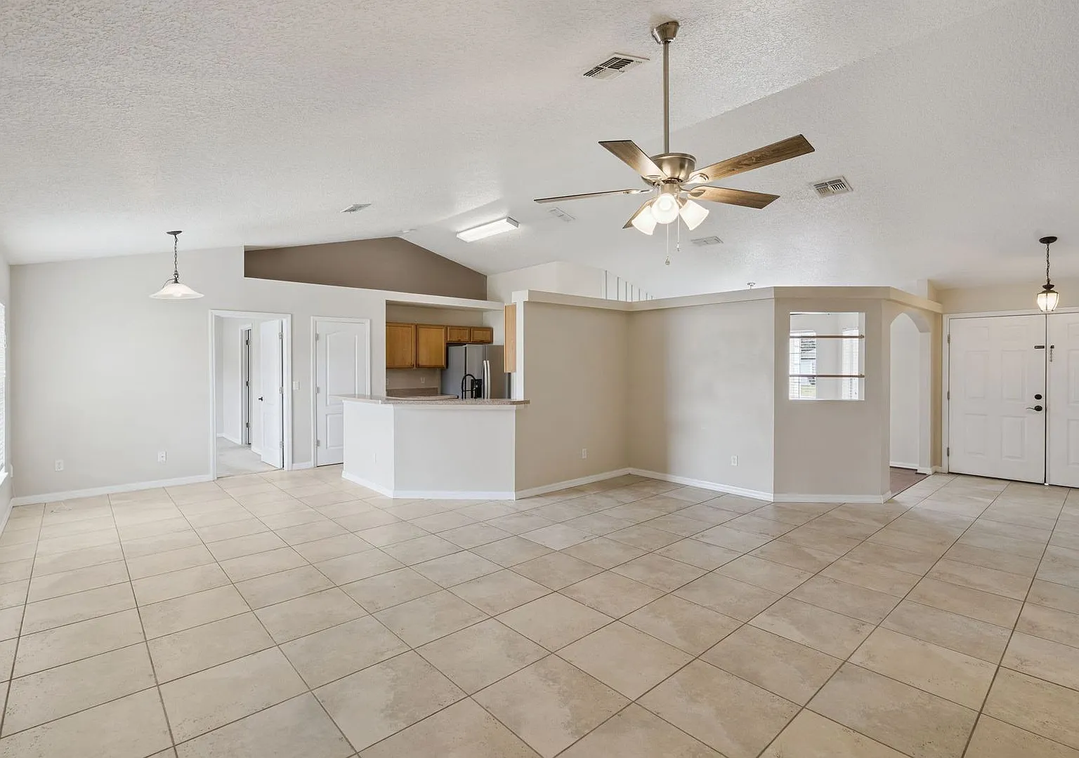 4 BR / 2 BA Home In Regal Ridge — Photo 2