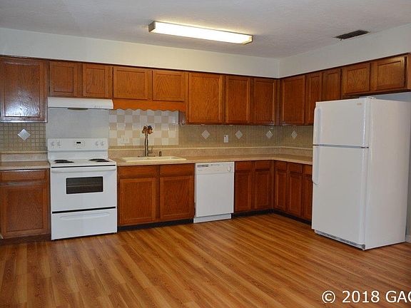 2nd image of 520 SE 72nd St