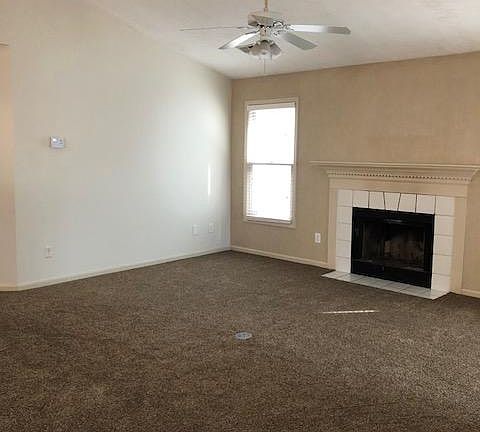 Wonderful, large great room that opens to the kitchen, 2nd b