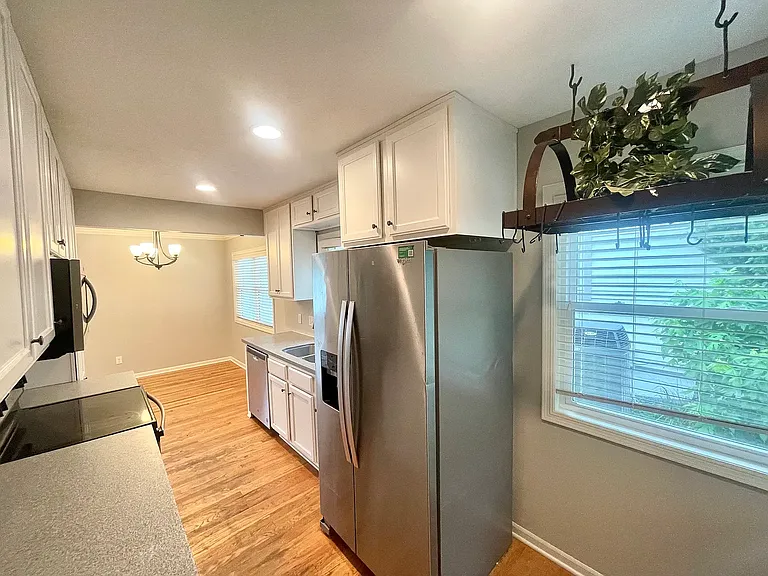 6464 William St — Photo 2