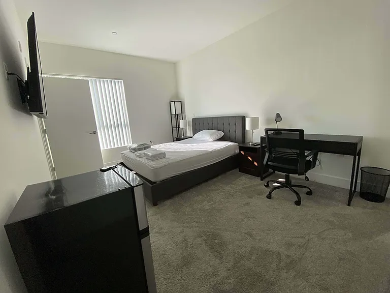 1435 N Poinsettia Pl — Photo 17