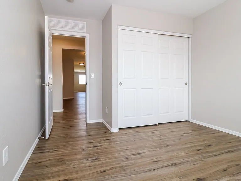 7412 S 37th Dr — Photo 16