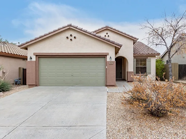 3727 W Memorial Dr — Photo 2