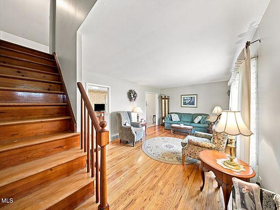 3rd image of 2 Oneil Street