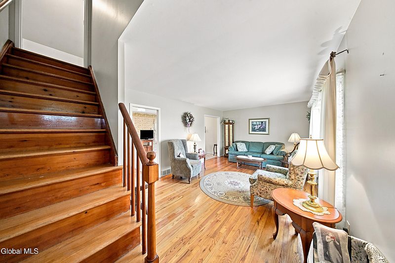 3rd image of 2 Oneil Street