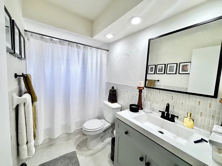 1735 Dewey St #201 — Photo 10
