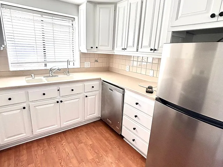 206 E Pine Ave — Photo 6