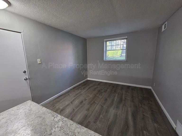 Roseland Terrace Apartments — Photo 2