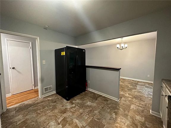 4th image of 2652 Rolling View Dr SE