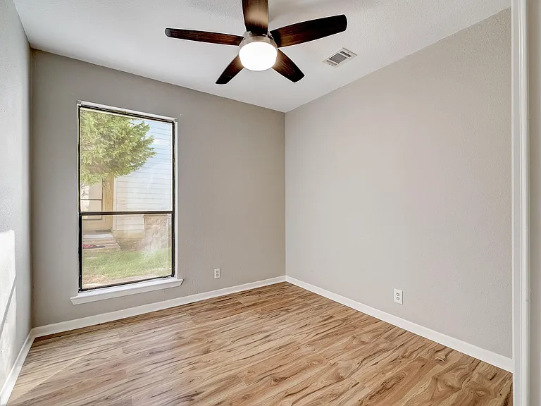 1406 Hyridge Cir — Photo 13