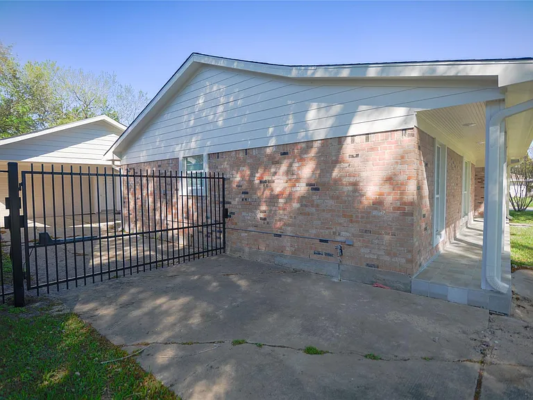 8006 Richmond Ave — Photo 8