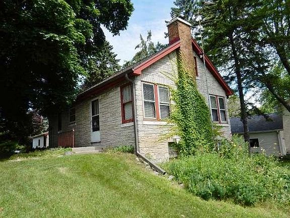 2nd image of 3502 Lake Dr