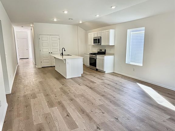 4th image of 3405 Little Creek Dr