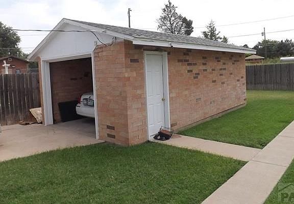 3rd image of 108 W 26th St