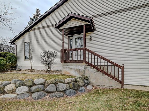 3rd image of 122 White Tail Dr