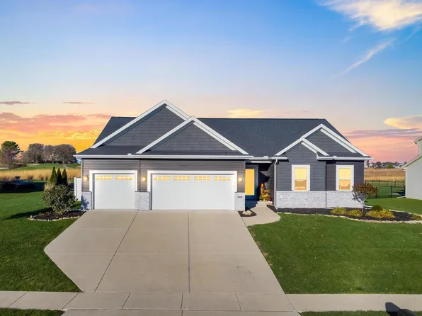 3409 Carrington Ln, Bloomington, IL 61705