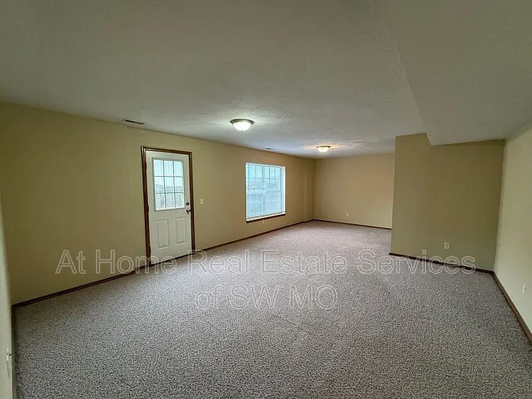 1082 Daisy Falls Dr — Photo 15