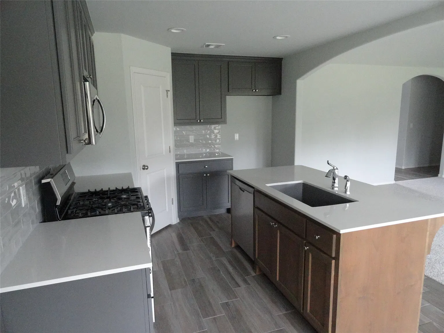 3 bed, 2.0 bath, 1580 sqft, $1,895 — Photo 4