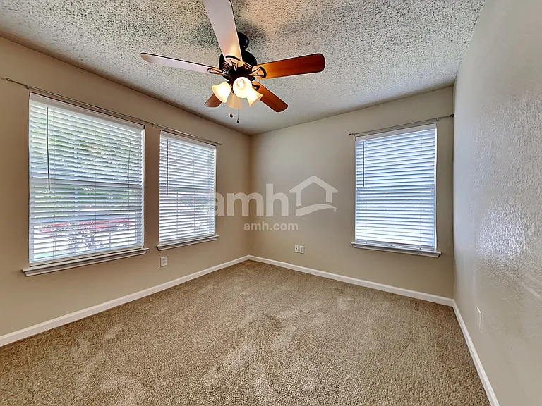 955 Aaron Dr — Photo 12