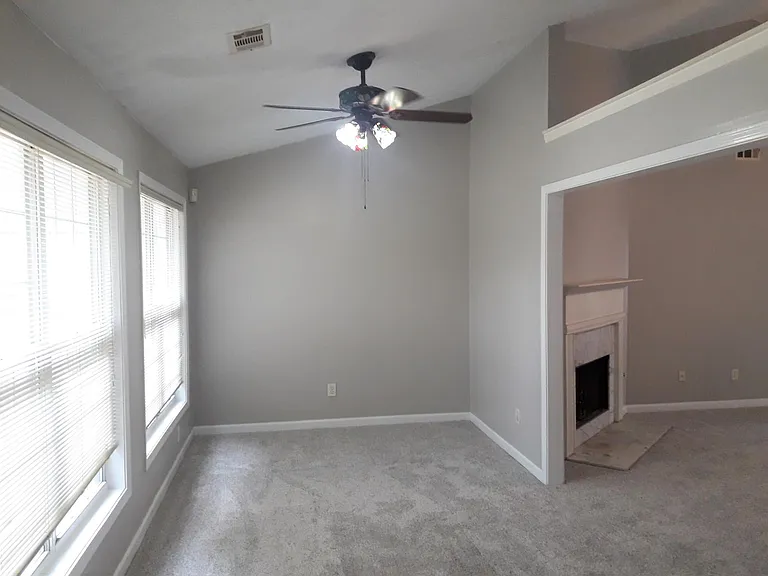 456 Suwanee East Dr — Photo 4