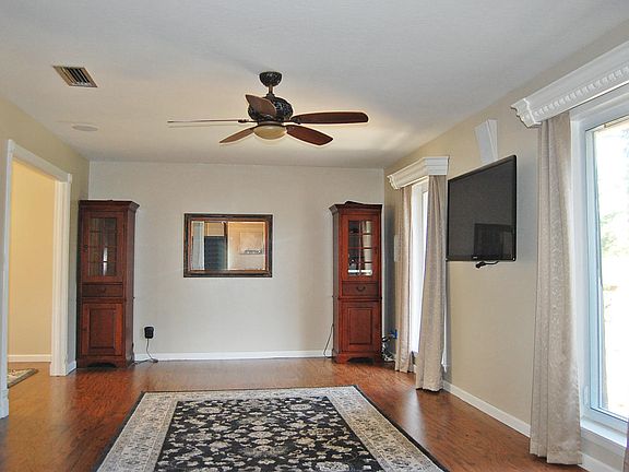 4th image of 111 Woodhaven Cir