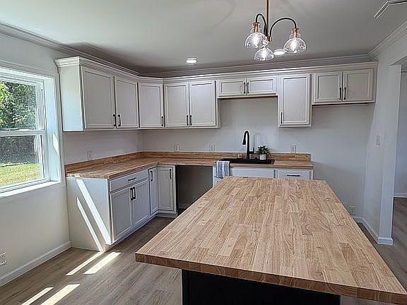 4th image of 2104 Nora St