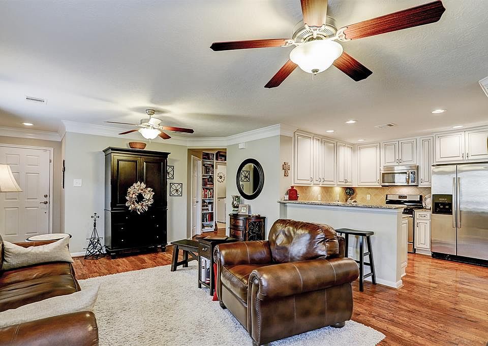 1st image of 12107 Medina Lake Dr #B-32