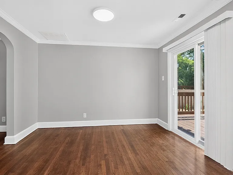 305 Sylvania Ave — Photo 8
