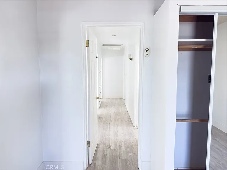 335 W Hillcrest Blvd — Photo 8