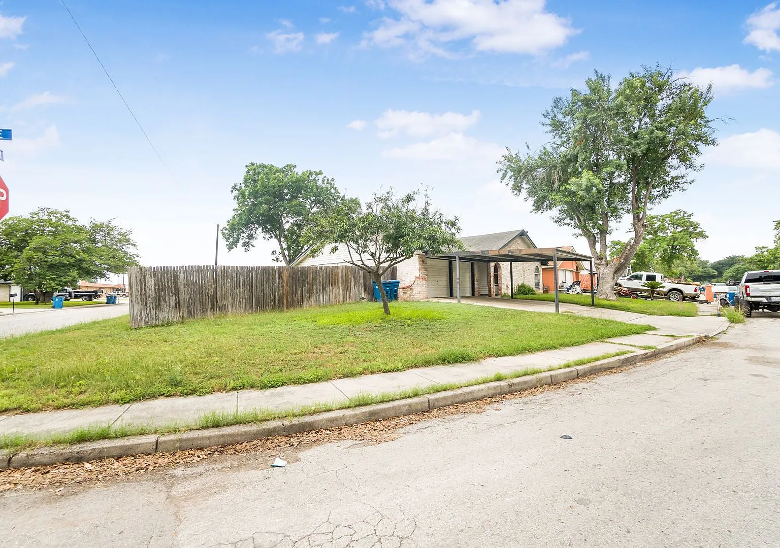 Comfortable Living in Established San Antonio Neighborhood 5003 Starfire Dr — Photo 3