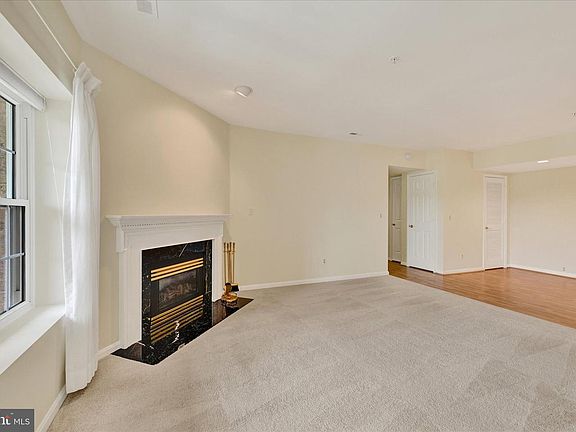 5th image of 510 Limerick Cir Unit 301