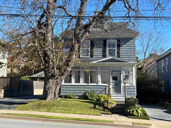 83 Prince Albert Rd, Dartmouth, NS B2Y 1M1