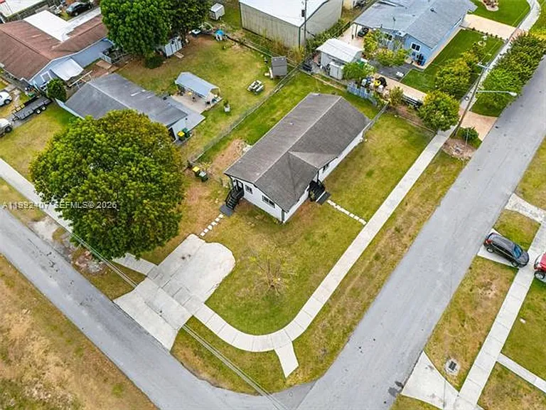 1867 NW 8th Ave — Photo 29