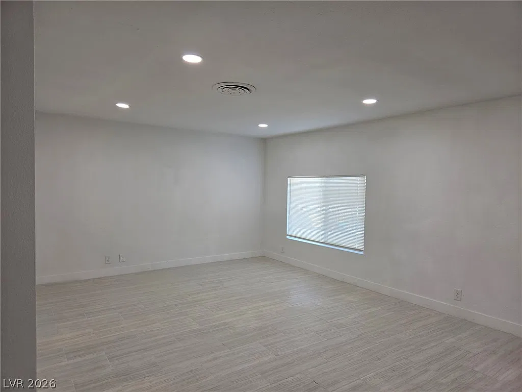 4 bed, 2.0 bath, 1702 sqft, $2,045 — Photo 3