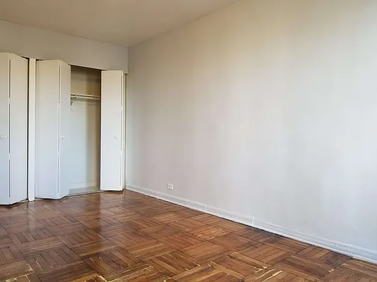 Rented by Bruma Realty LLC | media 7