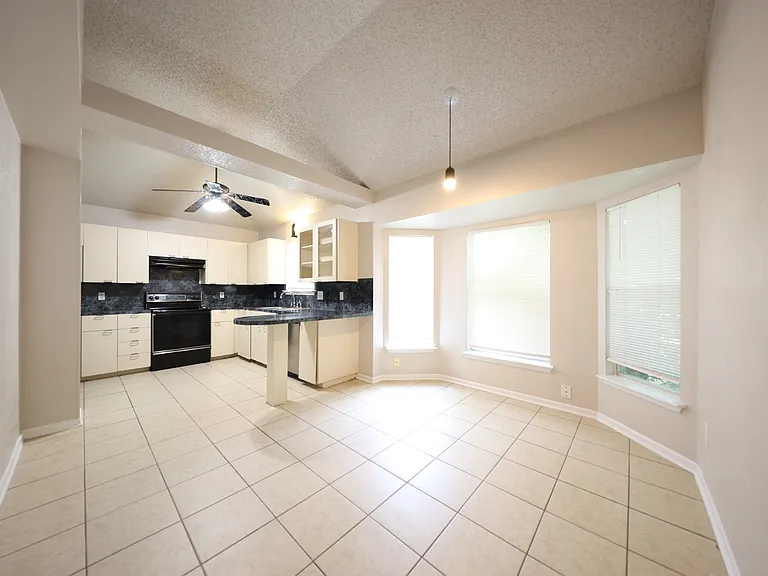 1702 Clairidge Ave — Photo 6
