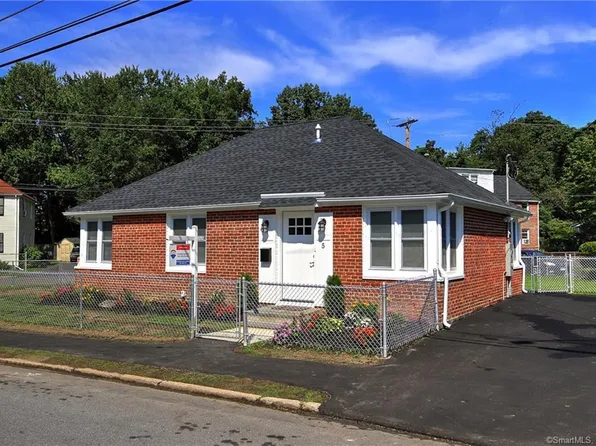 5 Pearl Harbor Pl, Bridgeport, CT 06610