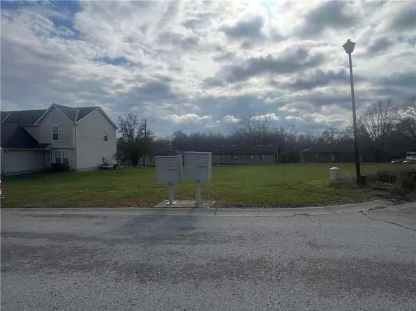 7143 Splitlog Cir, Kansas City, KS 66112
