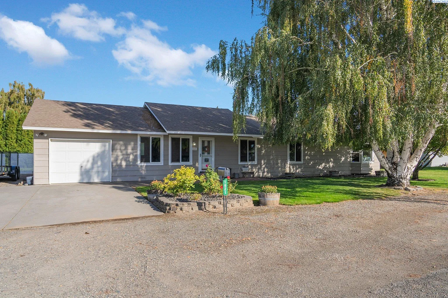 1621 N Road 42 photo 1