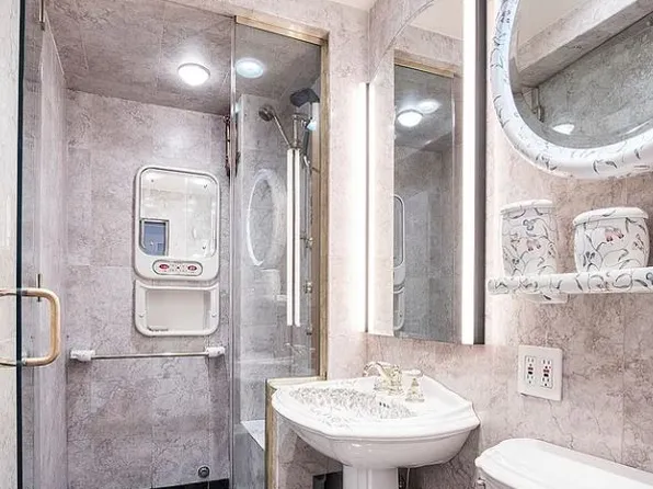 420 East 64th Street image 7 of 12