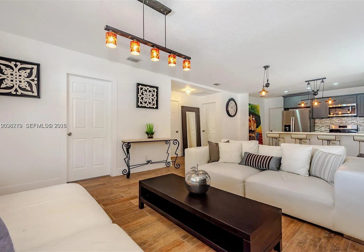 3 bed, 3.0 bath, 1250 sqft, $3,499 — Photo 4