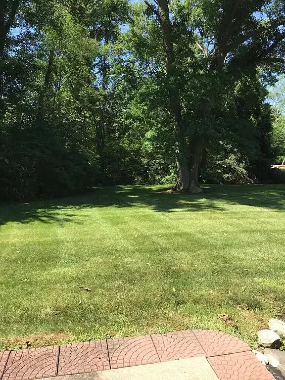 2013 Oneida Ave — Photo 2