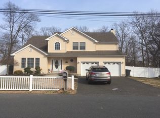 549 Holly Village Ln, Toms River, NJ 08753