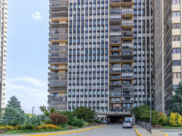 200 Winston Dr #C0606, Cliffside Park, NJ 07010