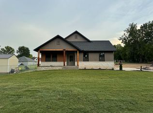 302 W Linn St, Marionville, MO 65705