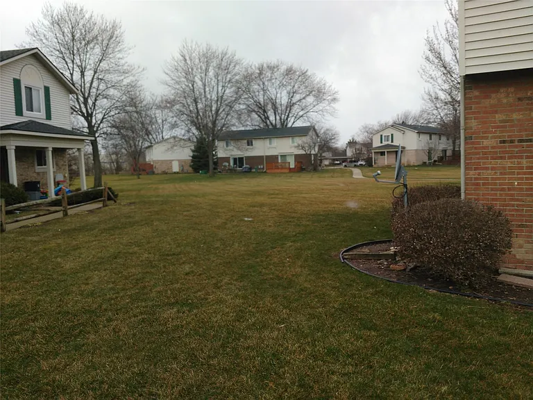 44575 Savery Dr — Photo 5