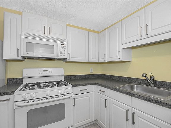 3rd image of 351 Pawtucket Blvd Unit 3