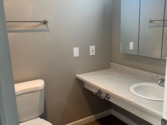 5th image of 402 Saint Helens Ave APT 206