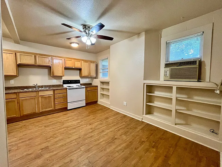 301 Amarillo St — Photo 10